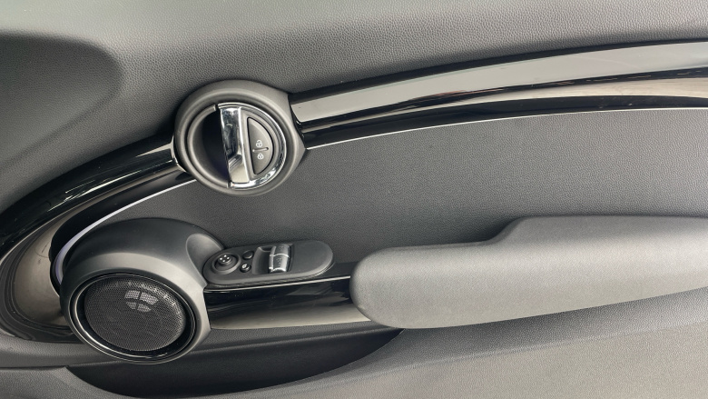 MINI Hatchback 135kW Cooper S Level 3 33kWh 3dr Auto Electric Hatchback